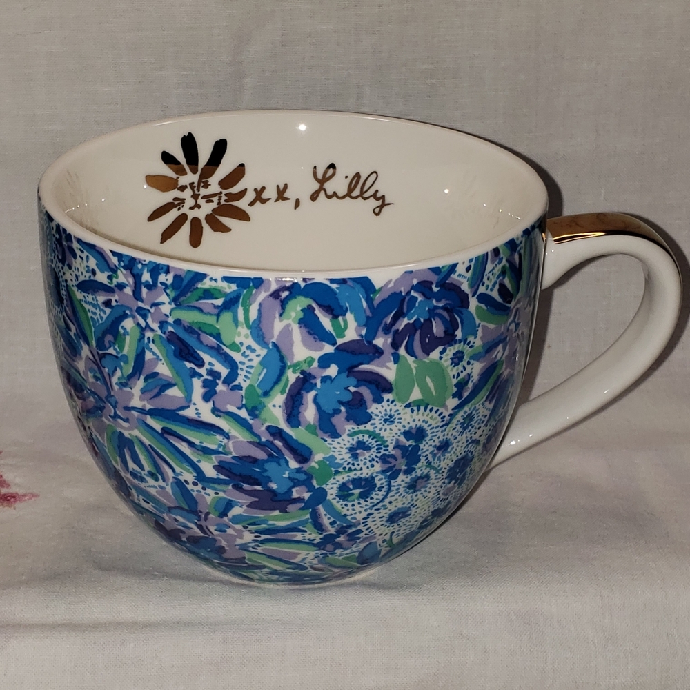 Stunning Lilly Pulitzer Ceramic Blue Fliral Paisley Lion Print Mug